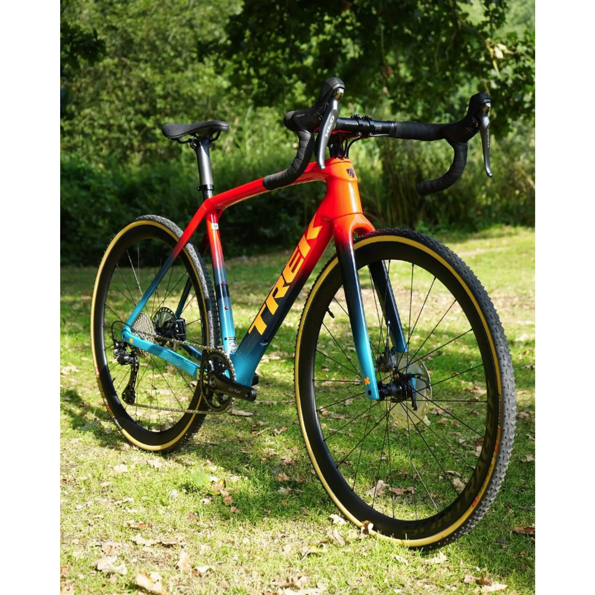 Trek Boone 6 Pro Di2 Carbon Cyclocross Bike 54cm Radioactive Red to Navy teal Fade